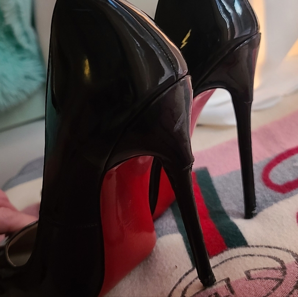 Christian Louboutin - Picture 3 of 4